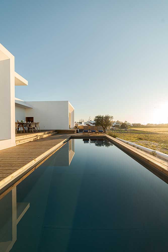 Servicios modern villa with pool and deck 2022 02 02 04 48 37